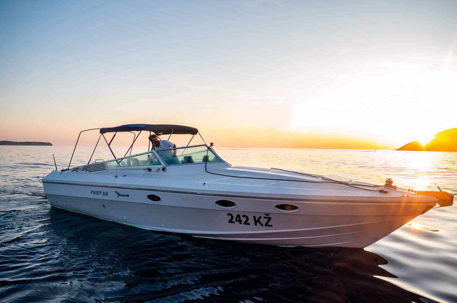 Kaukal Excursions boat